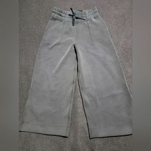 Lululemon Softstreme Cropped Wide Leg Pant, Size 4 Gray